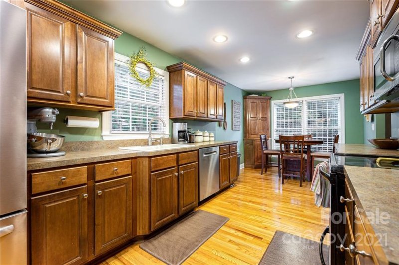 Property image 5 at 1463 Brookstone Drive, Hickory, NC 28602