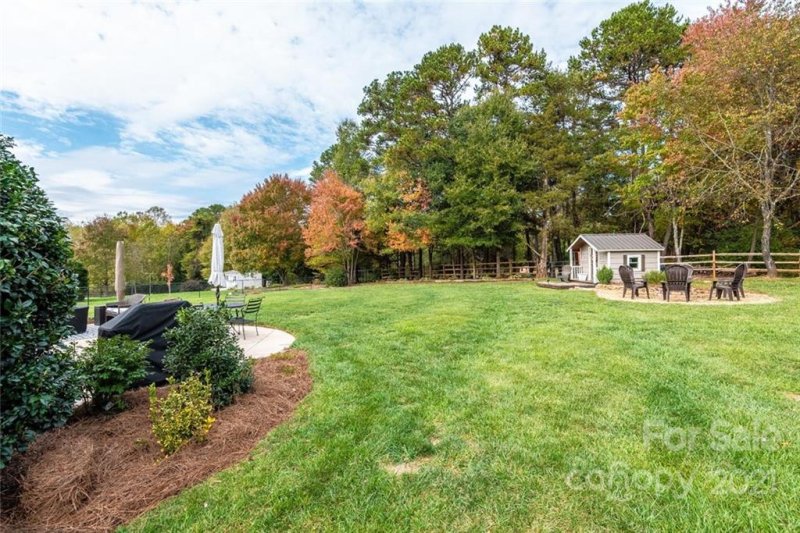 Property image 4 at 1477 Sweetbriar Lane, Hickory, NC 28602