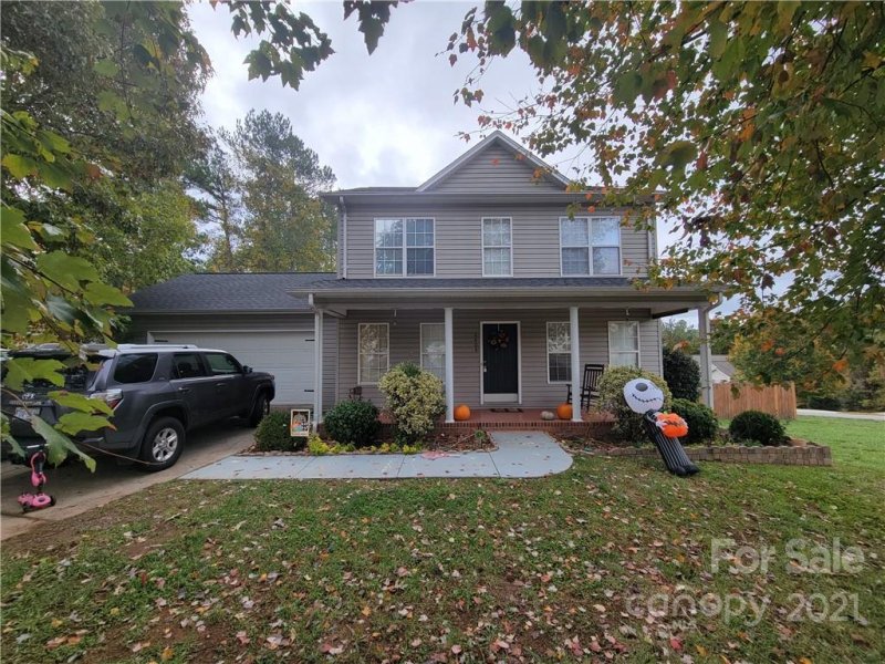 Property image 2 at 6409 Lake Breeze Court, Hickory, NC 28601