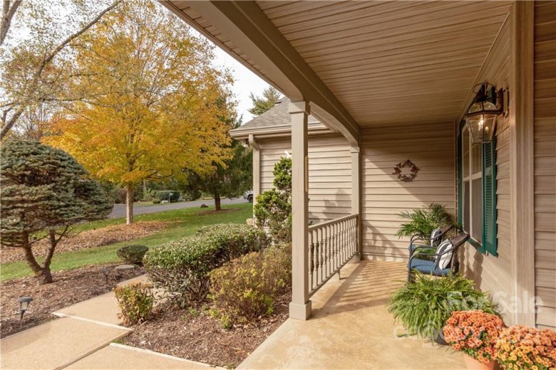 Property image 3 at 402 Pine Bark Lane, Hendersonville, NC 28739