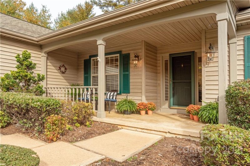 Property image 4 at 402 Pine Bark Lane, Hendersonville, NC 28739