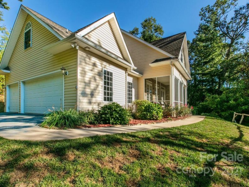 Property image 2 at 221 Kanuga Forest Drive, Hendersonville, NC 28739