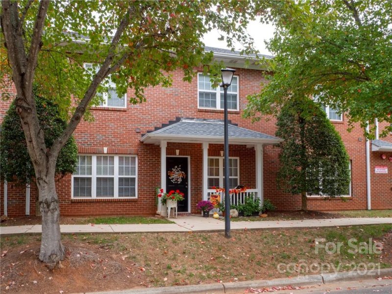 Property image 2 at 917 Shearer Street, Davidson, NC 28036