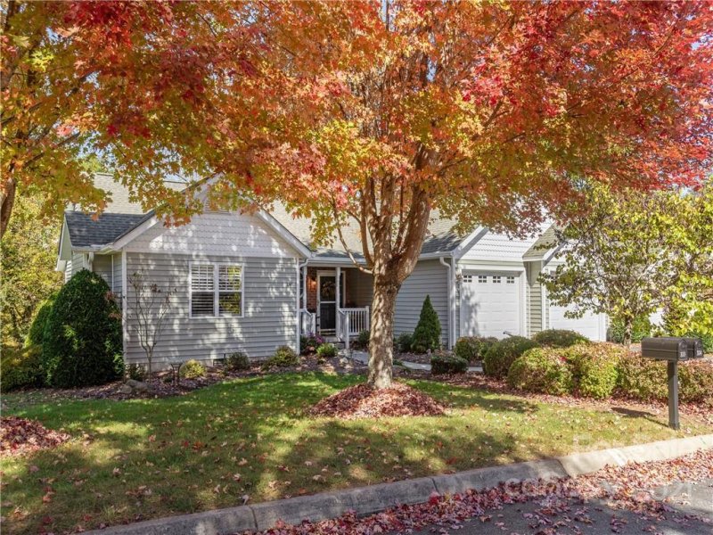 Property image 2 at 324 Charlestown Drive, Hendersonville, NC 28792