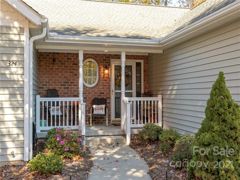 Property image 4 at 324 Charlestown Drive, Hendersonville, NC 28792