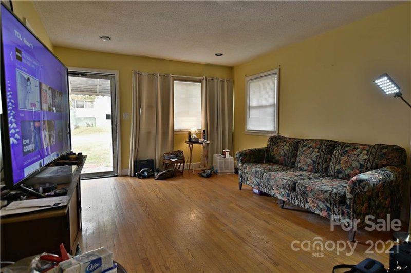 Property image 4 at 424 Walnut Avenue, Gastonia, NC 28054