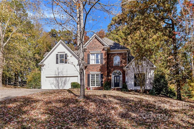 Property image 3 at 418 Whitefriars Lane, Matthews, NC 28105