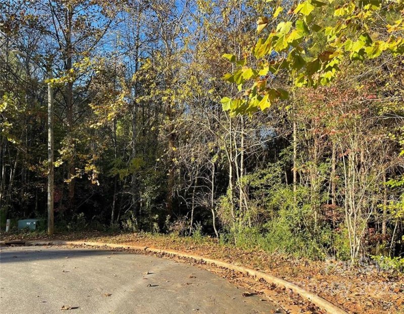 Property image 2 at 5138 Woodwinds Drive, Hickory, NC 28601