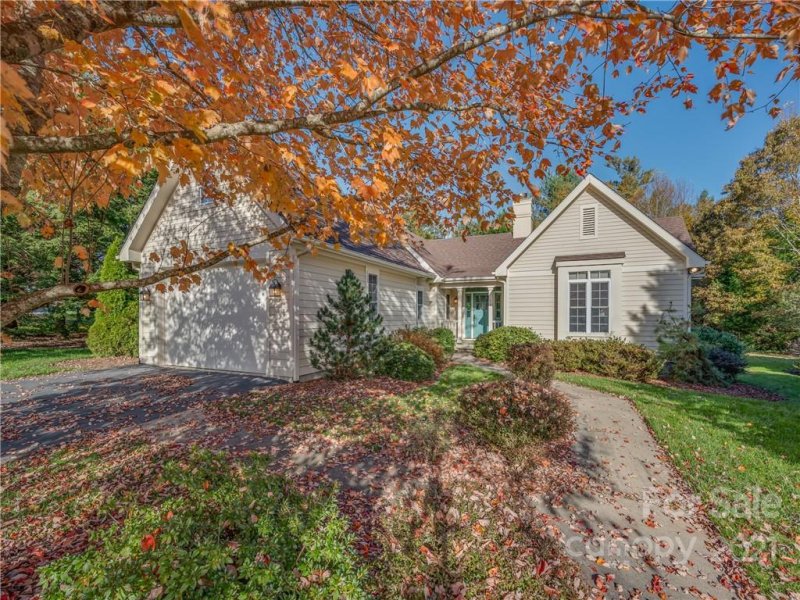 Property image 2 at 90 Dunroy Drive, Hendersonville, NC 28739