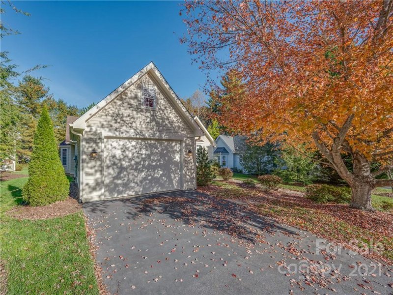 Property image 4 at 90 Dunroy Drive, Hendersonville, NC 28739