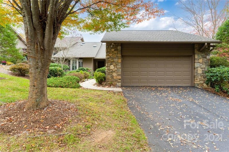 Property image 2 at 34 Clubside Drive, Asheville, NC 28804