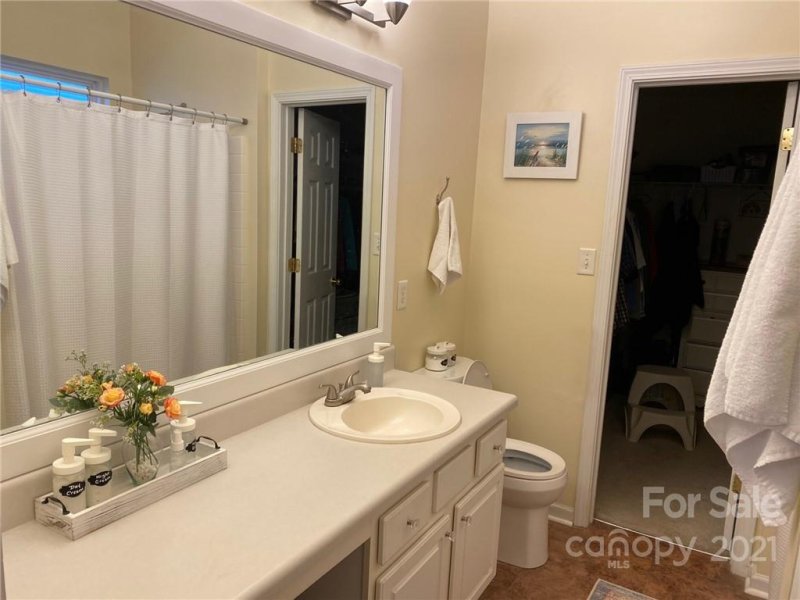 Property image 3 at 5115 Avening Court, Charlotte, NC 28215