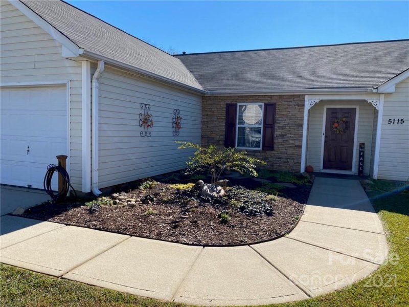 Property image 5 at 5115 Avening Court, Charlotte, NC 28215