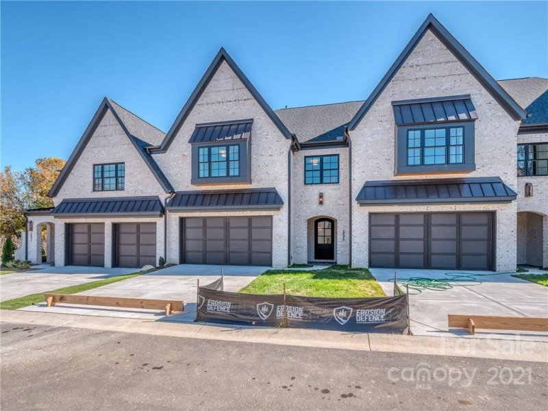 111 Thorncote Place Court