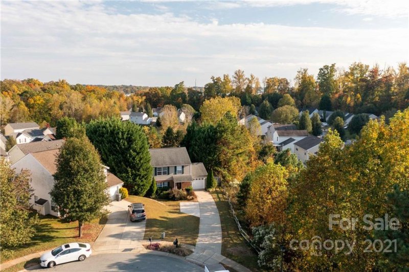 Property image 4 at 2025 Robanna Court, Charlotte, NC 28214