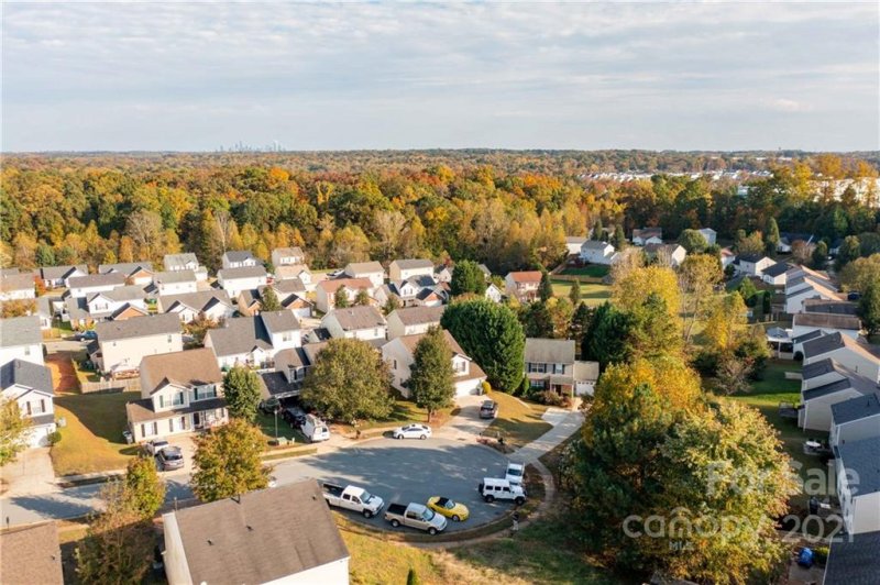 Property image 5 at 2025 Robanna Court, Charlotte, NC 28214