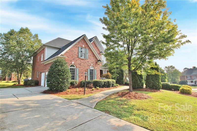 Property image 2 at 10122 Allyson Park Drive, Charlotte, NC 28277