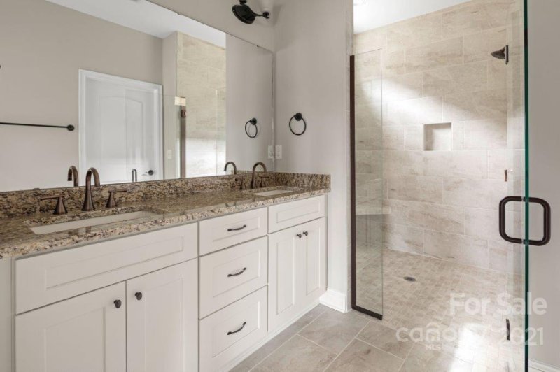 Property image 4 at 870 Wynnshire Drive, Hickory, NC 28601