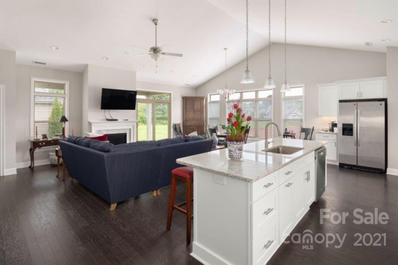 Property image 2 at 839 Wynnshire Drive, Hickory, NC 28601