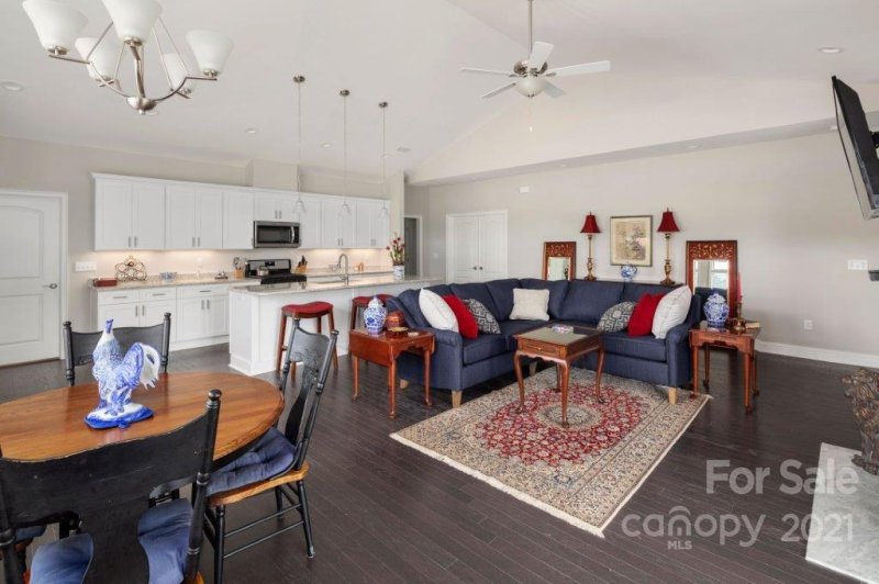 Property image 3 at 839 Wynnshire Drive, Hickory, NC 28601