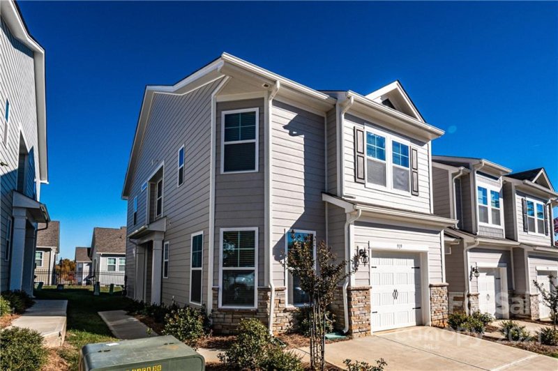 Property image 2 at 919 Emma Kate Court, Lake Wylie, SC 29710