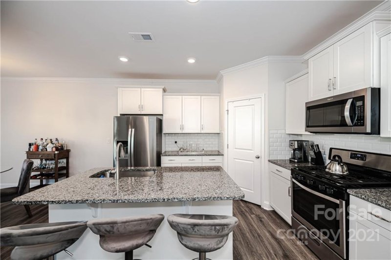 Property image 5 at 919 Emma Kate Court, Lake Wylie, SC 29710