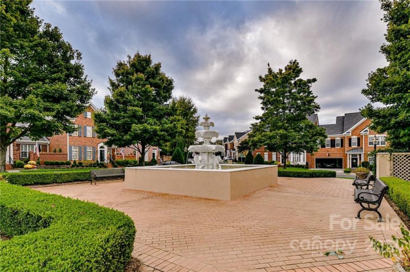 Property image 3 at 6615 Wakehurst Road, Charlotte, NC 28226