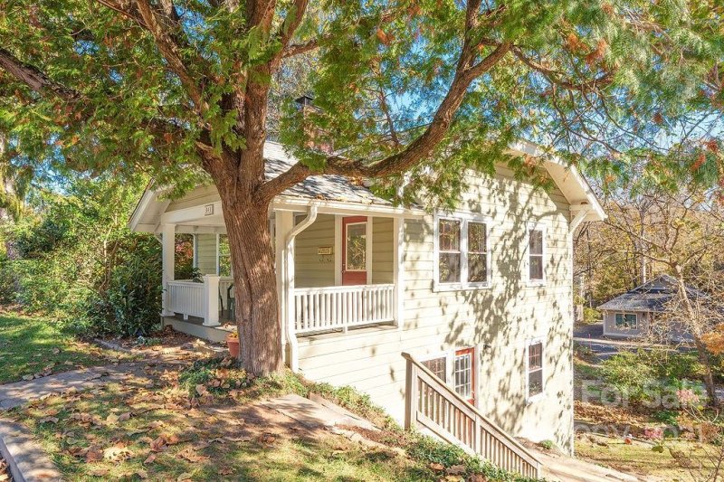 Property image 2 at 343 Cumberland Avenue, Asheville, NC 28801