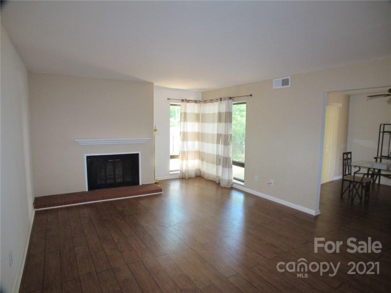 Property image 4 at 7814 Hummingbird Lane, Charlotte, NC 28212