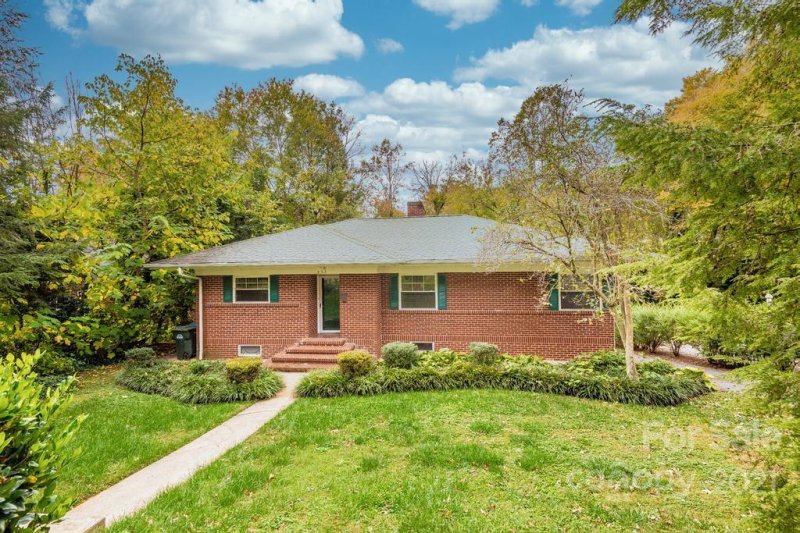 Property image 2 at 853 N Center Street, Hickory, NC 28601