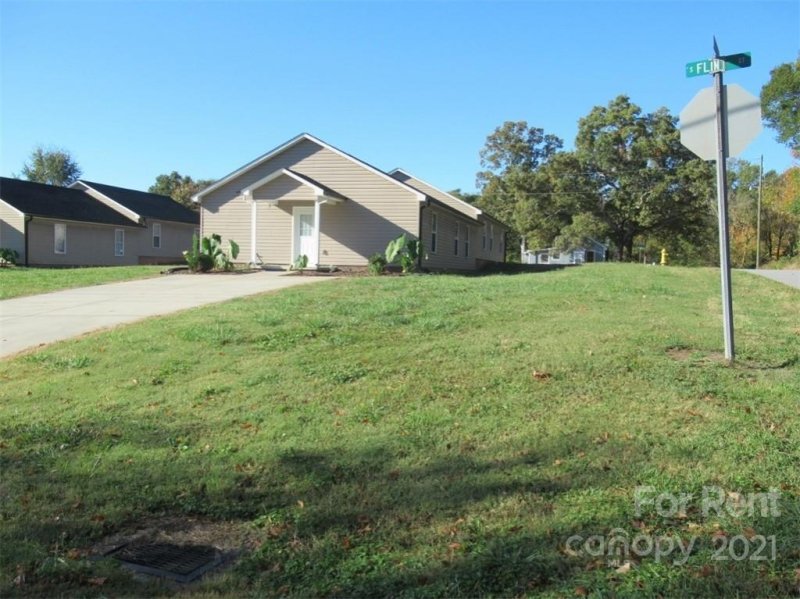 Property image 3 at 404 S Flint Street, Lincolnton, NC 28092