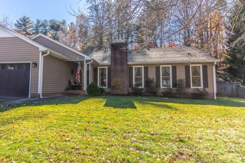 Property image 3 at 10 Marlwood Court, Asheville, NC 28787