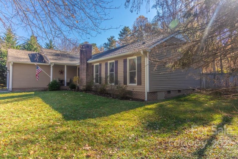 Property image 4 at 10 Marlwood Court, Asheville, NC 28787