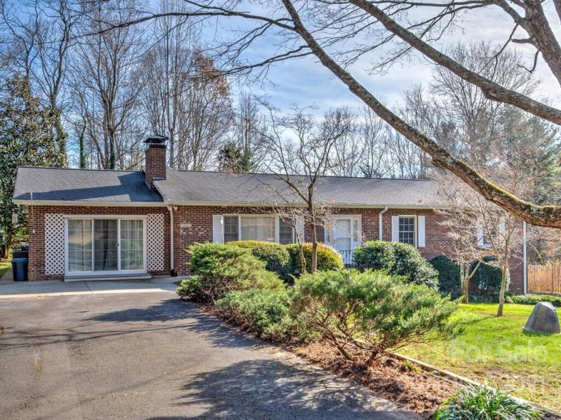 Property image 2 at 139 Brookgreen Lane, Hendersonville, NC 28739