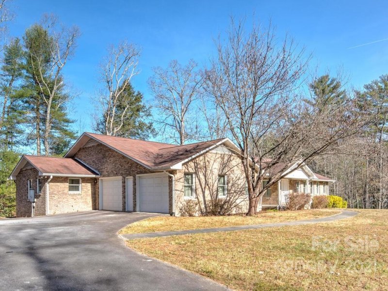 Property image 2 at 305 Benjamins Way, Hendersonville, NC 28792