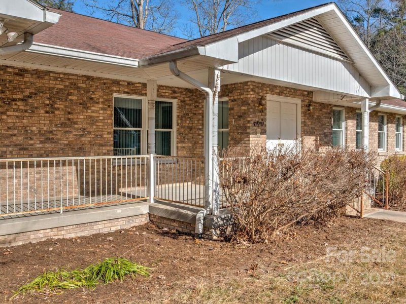 Property image 3 at 305 Benjamins Way, Hendersonville, NC 28792