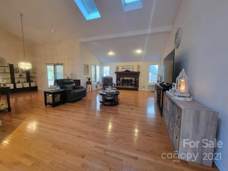 Property image 3 at 901 Amanda Drive, Matthews, NC 28104