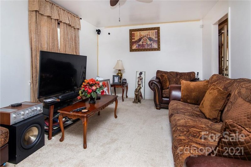 Property image 3 at 627 Wilbrown Circle, Charlotte, NC 28217