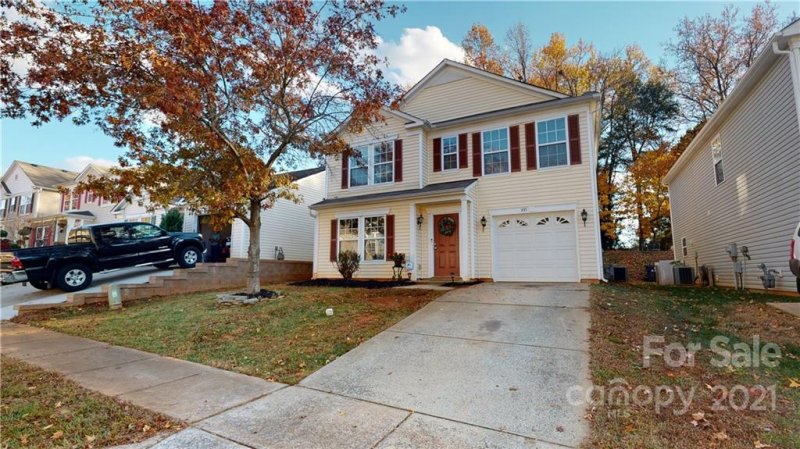 Property image 2 at 435 Presidents Court, Charlotte, NC 28217