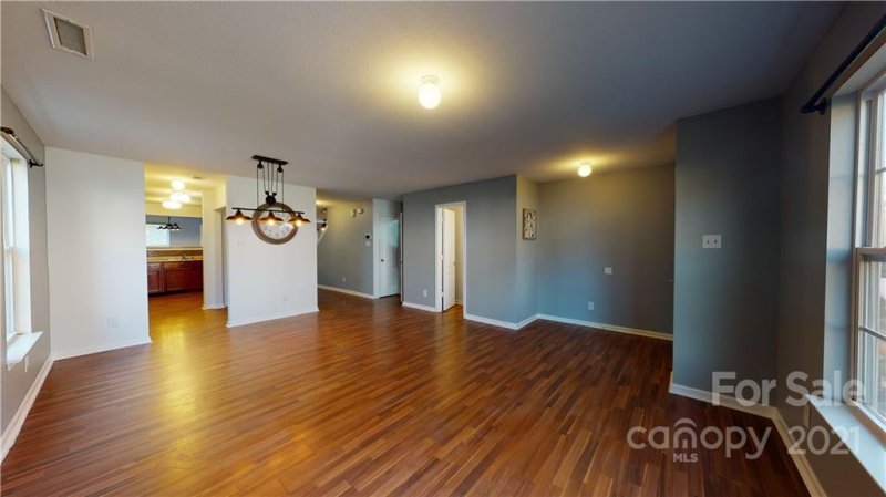 Property image 5 at 435 Presidents Court, Charlotte, NC 28217