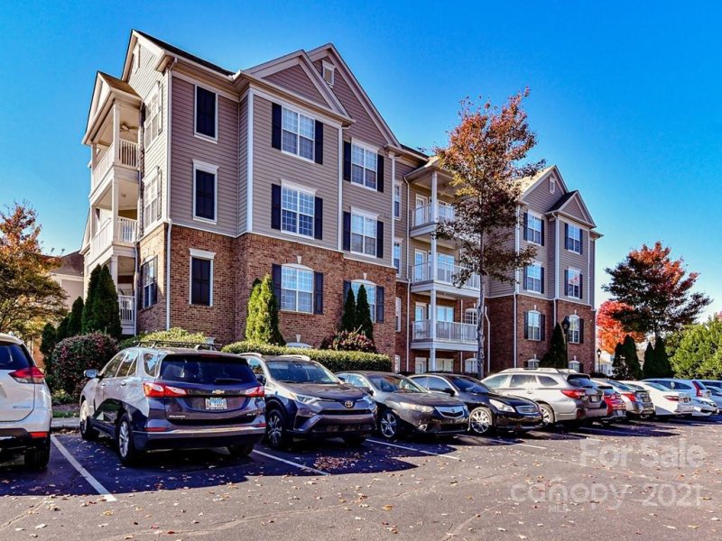 Property image 3 at 3228 Margellina Drive, Charlotte, NC 28210