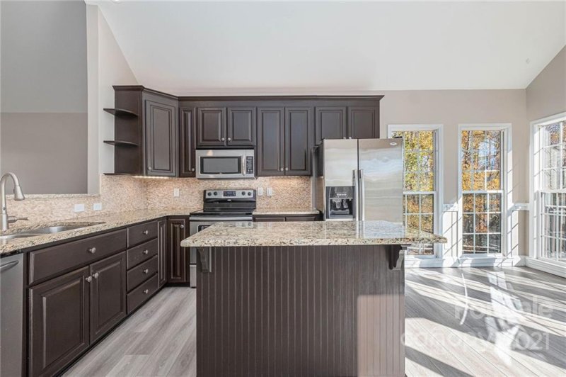 Property image 3 at 382 South Circle, Concord, NC 28027