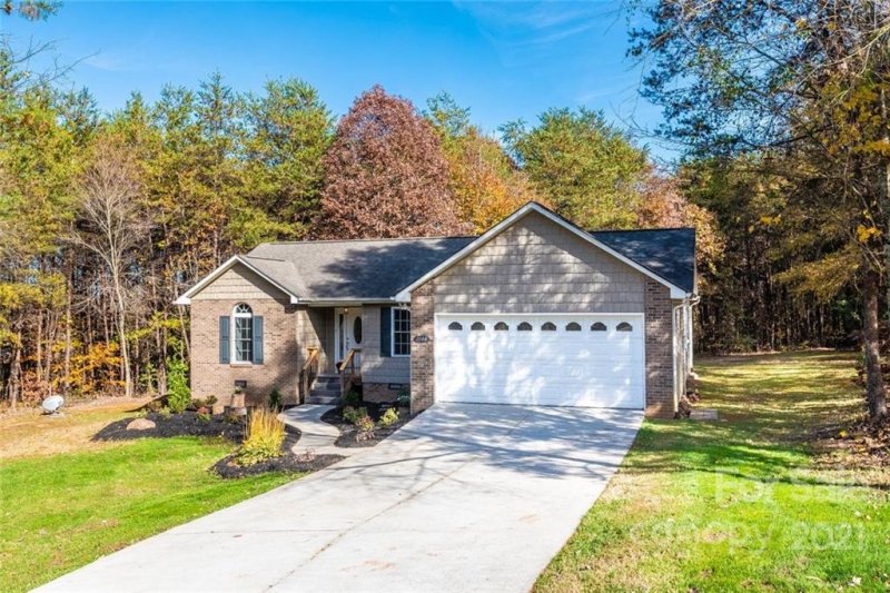 Property image 2 at 1944 Bear Paw None, Hickory, NC 28602