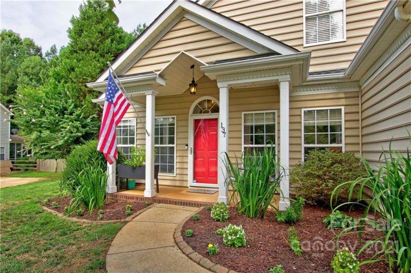 Property image 2 at 137 Summerbrook Lane, Mooresville, NC 28117