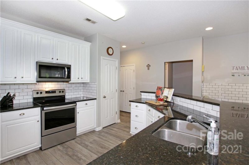 Property image 4 at 137 Summerbrook Lane, Mooresville, NC 28117