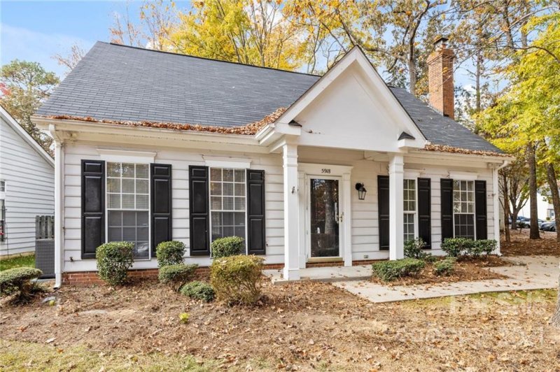 Property image 3 at 5918 Bayswater Lane, Charlotte, NC 28212