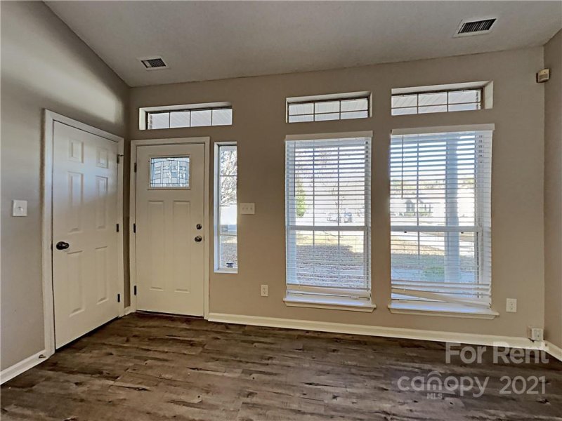 Property image 4 at 423 Cottonwood Park Drive, Charlotte, NC 28214