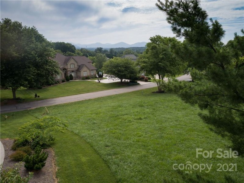 Property image 2 at 10 Round Robin Lane, Mills River, NC 28759