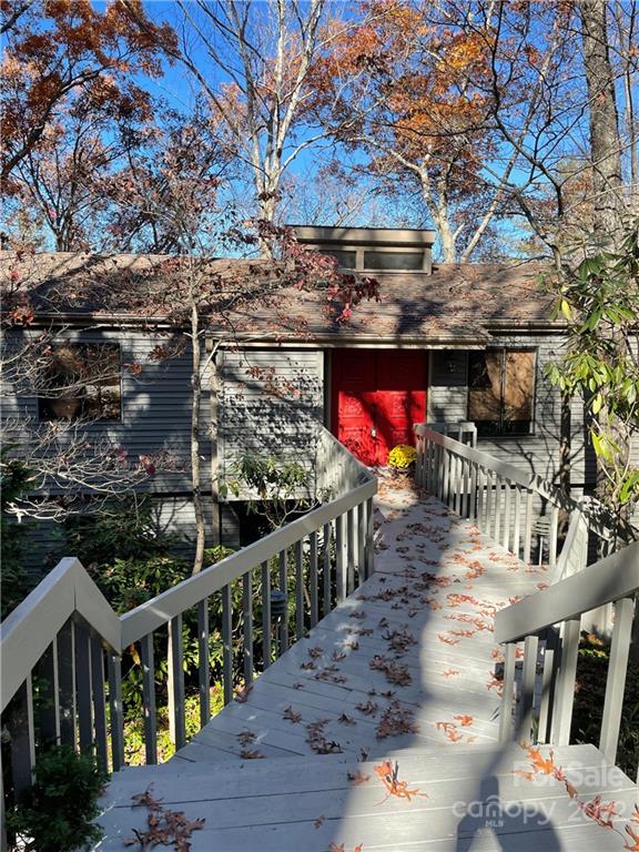 319 Hillcrest Circle