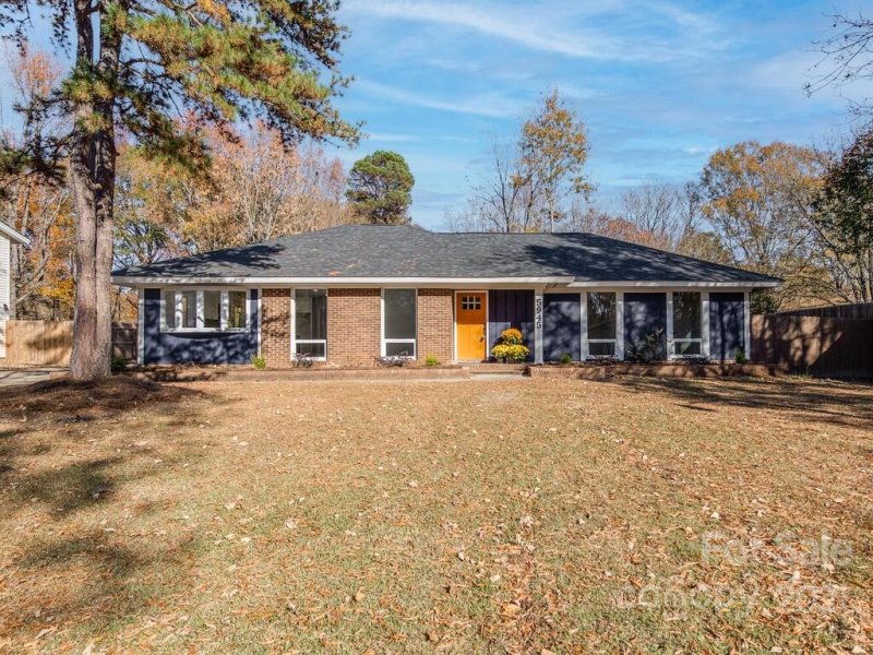 Property image 2 at 5945 Bluebonnet Road, Charlotte, NC 28212